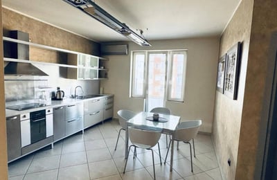 Alquiler de un acogedor piso de 2 habitaciones, 56 m², en el centro de Belgrado, Serbia